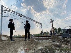 Polisi Jaga Ketat 8 Titik Rawan Jalur Kereta Cepat di Bandung