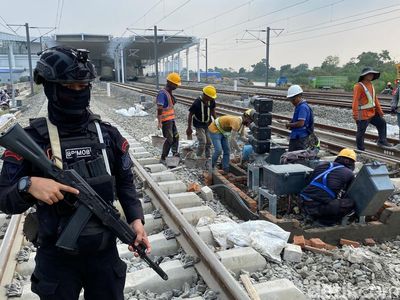 Polisi Bersenjata Jaga Ketat Proyek Kereta Cepat Jakarta-Bandung