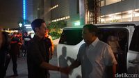 Potret Prabowo Nonton Konser Dewa 19 di Surabaya Disambut Al Ghazali