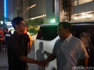 Potret Prabowo Nonton Konser Dewa 19 di Surabaya Disambut Al Ghazali Potret Prabowo Nonton Konser Dewa 19 di Surabaya Disambut Al Ghazali