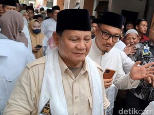 Prabowo Singgah ke Kamar KH Hasyim Asyari di Ponpes Tebuireng Jombang Prabowo Singgah ke Kamar KH Hasyim Asyari di Ponpes Tebuireng Jombang