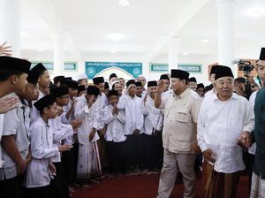 Santri Ponpes Amanatul Ummah Mojokerto Sambut Meriah Kunjungan Prabowo
