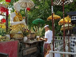 Pelinggih Ratu Niang Sakti Dikunjungi Pemedek Dalam-LN, Minta Jodoh-Keturunan