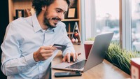 Transaksi Jual Beli Online pada Waktu Salat Jumat, Bolehkah?