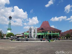 8 Calhaj Dipulangkan dari Embarkasi Solo, Sebagian Besar Idap Demensia 8 Calhaj Dipulangkan dari Embarkasi Solo, Sebagian Besar Idap Demensia