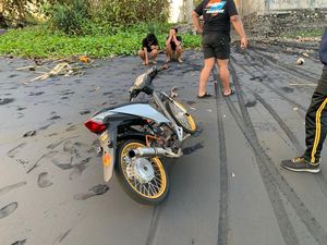 Polisi Amankan 3 Pelajar Pelaku Balap Liar di Pantai Jembrana Polisi Amankan 3 Pelajar Pelaku Balap Liar di Pantai Jembrana