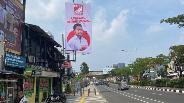 Baliho besar Kaesang Pangarep di area Margonda Depok. (Arsip PSI)