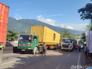 Ada 2 Truk Tronton Mogok, Jalan Semarang-Ungaran Macet Pagi Ini