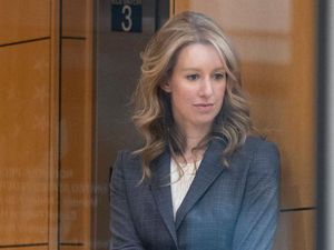 Bagaimana Wanita Miliarder Termuda Dunia Habiskan Waktunya di Penjara? Bagaimana Wanita Miliarder Termuda Dunia Habiskan Waktunya di Penjara?