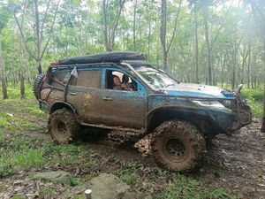 Emak-emak Sampai Ketagihan Off Road Pakai Pajero Sport, Intip Speknya