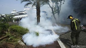 Fogging Asrama Haji Embarkasi Jakarta Jelang Kedatangan Calon Jamaah