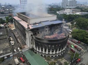 Kantor Pos Bersejarah Manila Terbakar Habis, Api Berkobar 7 Jam!