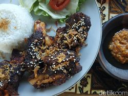 Bikin Ketagihan! Iga Bakar Mas Babin Bertabur Wijen di Pacitan