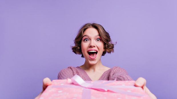 Ilustrasi Memberikan Hadiah