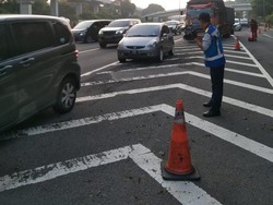 Ada Pohon Tumbang, Lalin Tol Japek Arah Jakarta Padat