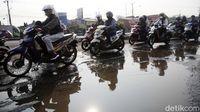 Lama Rusak, Jalan Sudirman Kranji Bekasi Menanti Perbaikan