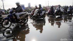 Lama Rusak, Jalan Sudirman Kranji Bekasi Menanti Perbaikan