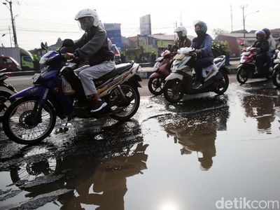 Lama Rusak, Jalan Sudirman Kranji Bekasi Menanti Perbaikan