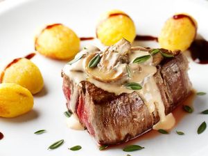 Kalau Tahu Cara Buatnya, Kamu Bakal Tak Doyan 7 Makanan Enak Ini Kalau Tahu Cara Buatnya, Kamu Bakal Tak Doyan 7 Makanan Enak Ini