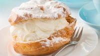 20 Kue Soes yang Isiannya Creamy Lumer Ada di Sini!