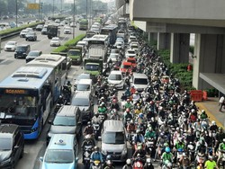 Warga Ngaku Terbiasa dengan Kemacetan Jalan Gatot Subroto Arah Kuningan