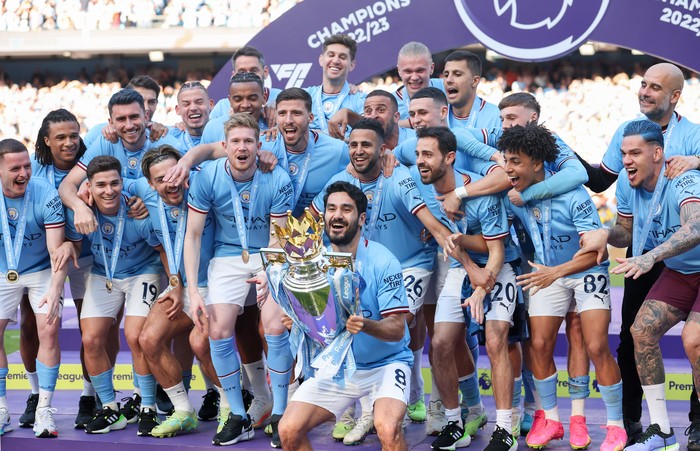 MANCHESTER, ENGLAND - MAY 21: Ilkay Guendogan of Manchester City lifts the Premier League trophy following the Premier League match between Manchester City and Chelsea FC at Etihad Stadium on May 21, 2023 in Manchester, England. (Photo by Catherine Ivill/Getty Images)