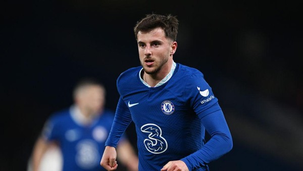 LONDON, ENGLAND - APRIL 18: Mason Mount of Chelsea looks on during the UEFA Champions League quarterfinal second leg match between Chelsea FC and Real Madrid at Stamford Bridge on April 18, 2023 in London, England. (Photo by Darren Walsh/Chelsea FC via Getty Images)