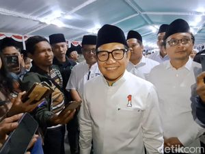 Senyum Khas Cak Imin Isyarat Ngebet Jadi Cawapres Prabowo Senyum Khas Cak Imin Isyarat Ngebet Jadi Cawapres Prabowo
