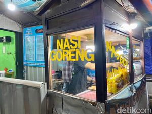 Risiko Tukang Nasgor Jualan Malam Hari: Pernah Dihadang Begal Risiko Tukang Nasgor Jualan Malam Hari: Pernah Dihadang Begal