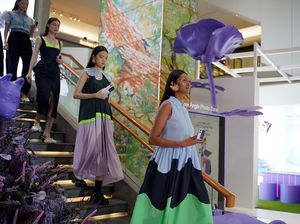 Sosialita Jakarta Ramaikan Peluncuran HP di Pop-Up Store OPPO Sosialita Jakarta Ramaikan Peluncuran HP di Pop-Up Store OPPO