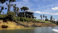 Di Tepi Danau, Ini Potret Bekas Rumah Mewah Gembong Narkoba Terkaya Dunia