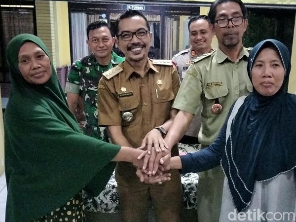 Senyum Damai Sulis dan Tina Usai Mediasi Kasus Penembokan di Tuban