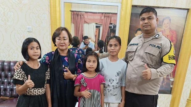 Polisi rawat 5 anak janda di Nias Selatan (dok istimewa)