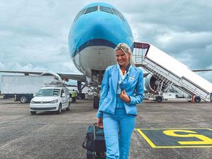 Tips dari Pramugari: Cara agar Pakaian Tidak Kusut Saat Naik Pesawat!