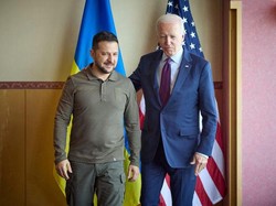 Zelensky Janji ke Biden Tak Akan Gunakan Jet Tempur F-16 di Rusia