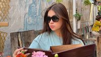 Rebecca Klopper Doyan Ngopi Sambil Brunch di Restoran
