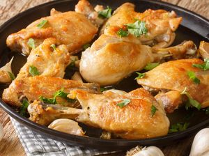 Resep Ayam Goreng Bawang Putih yang Renyah Harum Resep Ayam Goreng Bawang Putih yang Renyah Harum