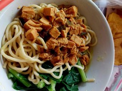 Resep Mie Ayam Rumahan Spesial dan Cara Membuatnya