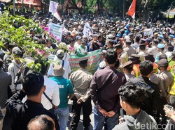 Ribuan Petani Ijen Bondowoso Demo Tuntut Pupuk Subsidi yang Tak Diterima