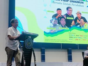 Diskusi di Makassar, Rocky Gerung Sebut Jokowi Ngaco Tawarkan IKN ke Kanada