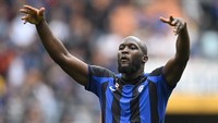 Striker Chelsea Romelu Lukaku menjadi nama kelima, seiring dengan masa depannya yang masih tanda tanya. 40 juta paun disebut cukup untuk mendapatkannya, walaupun ada keraguan mengenai kecocokan Lukaku dengan gaya main Spurs. Foto: REUTERS/DANIELE MASCOLO