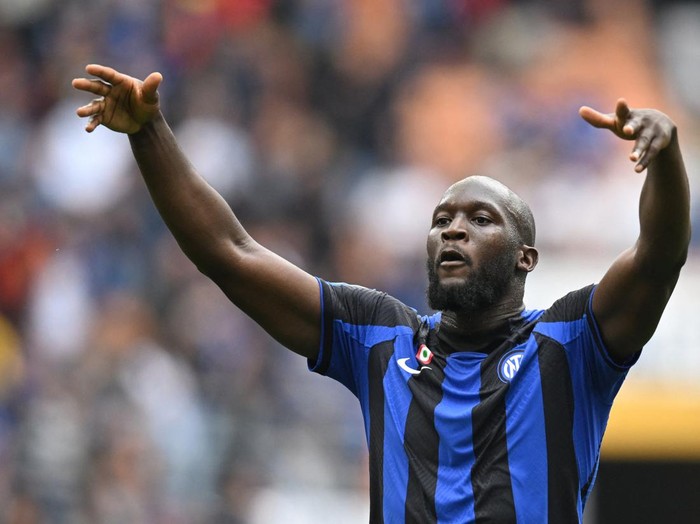Soccer Football - Serie A - Inter Milan v Lazio - San Siro, Milan, Italy - April 30, 2023 Inter Milan's Romelu Lukaku celebrates after the match REUTERS/Daniele Mascolo