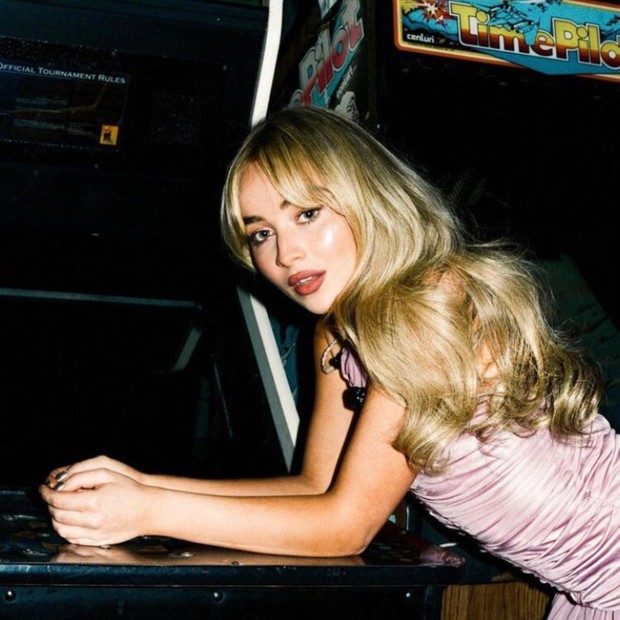 Sabrina Carpenters merupakan penyanyi wanita asal Amerika Serikat