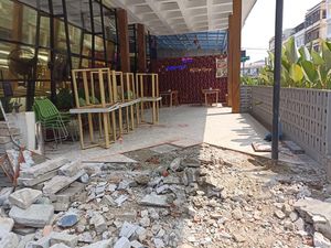 Deadline Besok, Pemilik Baru Bongkar Keramik Ruko Makan Jalan di Pluit