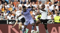 Vinicius Jr dimainkan Real Madrid saat melawan Valencia di Mestalla, Minggu (21/5/2023). (Foto: Jose Miguel Fernandez via Reuter/Jose Miguel Fernandez)