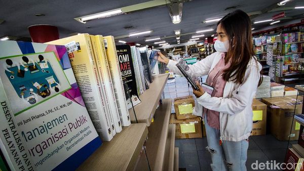 Suasana Toko Buku Gunung Agung yang Bakal Tutup Tahun Ini