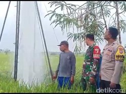 Warga Dander Bojonegoro Kaget Air Muncrat hingga 10 Meter Saat Ngebor Sumur