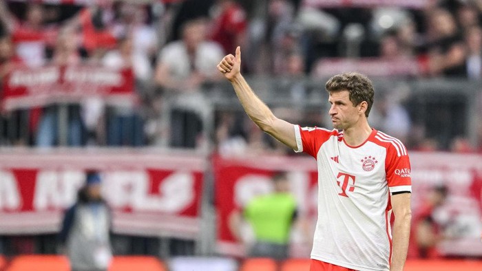 MUNICH, GERMANY - MAY 20: Thomas Mueller of Bayern Muenchen gestures after the Bundesliga match between FC Bayern München and RB Leipzig at Allianz Arena on May 20, 2023 in Munich, Germany. (Photo by Harry Langer/DeFodi Images via Getty Images)