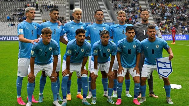 LA PLATA, ARGENTINA - MAY 21: Referee Juan Calderon gestures during the FIFA U-20 World Cup Argentina 2023  Group C match between Israel and Colombia at Estadio Unico Diego Armando Maradona on May 21, 2023 in La Plata, Argentina. (Photo by Tim Nwachukwu - FIFA/FIFA via Getty Images)