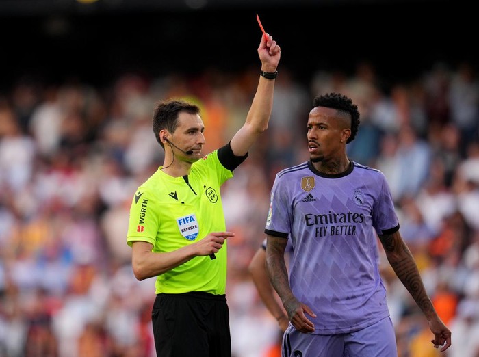 VALENCIA, SPAIN - MAY 21: Match Referee Ricardo de Burgos Bengoetxea shows a red card to Vinicius Junior of Real Madrid (not pictured) as his teammate Eder Militao reacts during the LaLiga Santander match between Valencia CF and Real Madrid CF at Estadio Mestalla on May 21, 2023 in Valencia, Spain. (Photo by Aitor Alcalde/Getty Images)